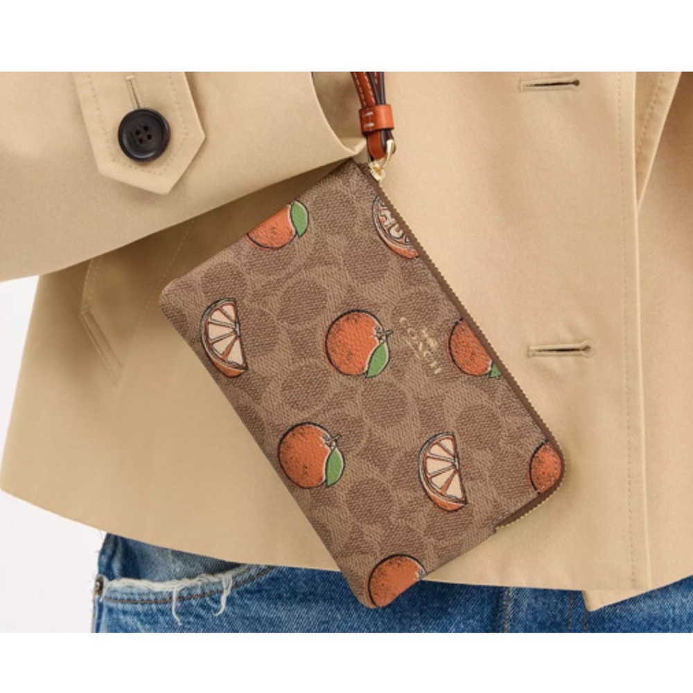 NWT 🧡Coach Corner Zip Wristlet In Signature Canvas With Orange Print 🍊